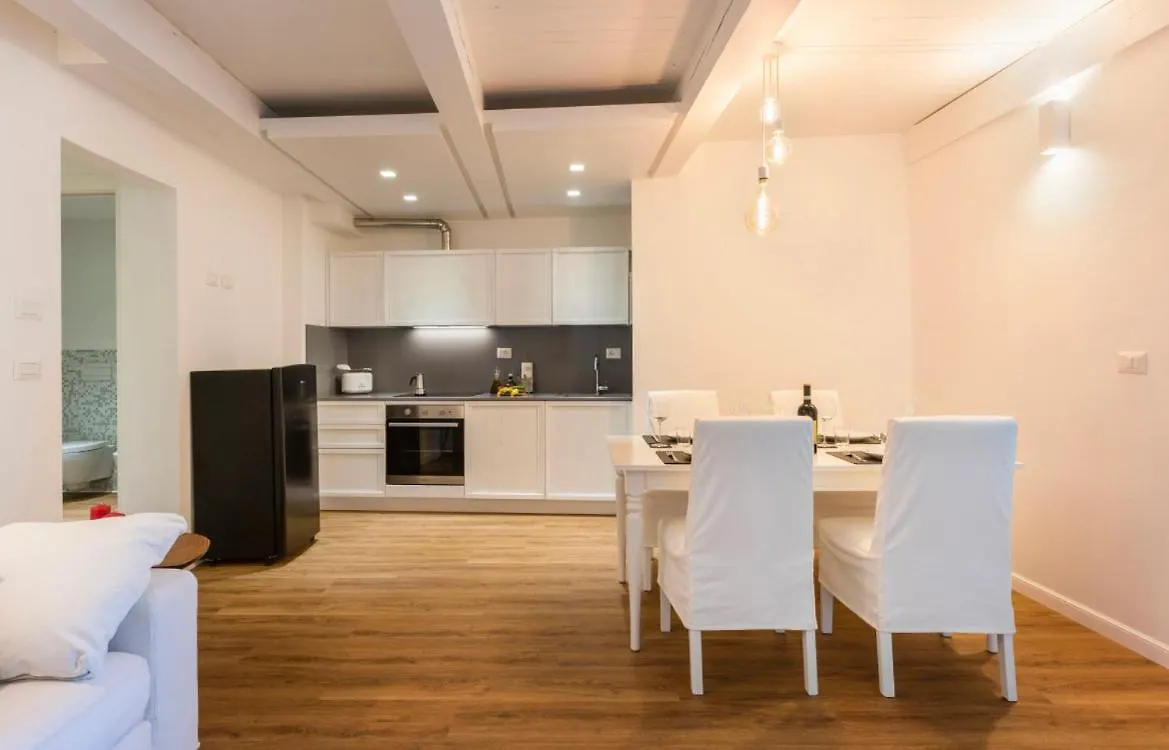 Lame32A Apartment Florence